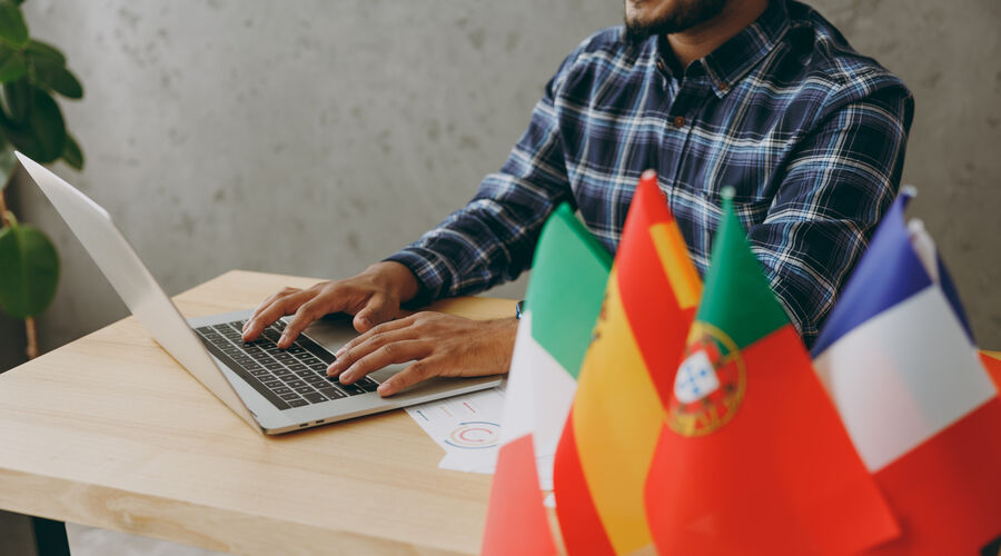 Devenir linguiste du renseignement