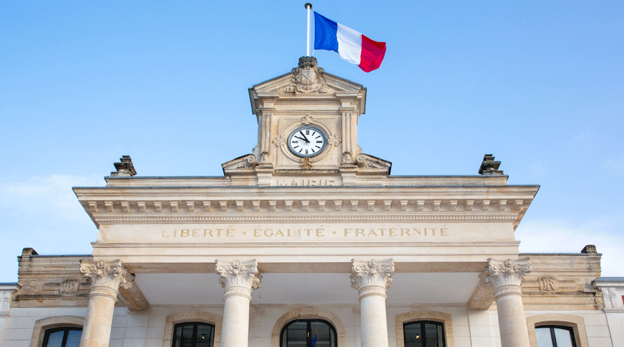 mairie Arcachon drapeau francais fonction publique