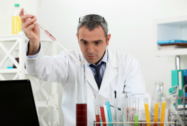 medecin-chercheur-chimiste-phovoir