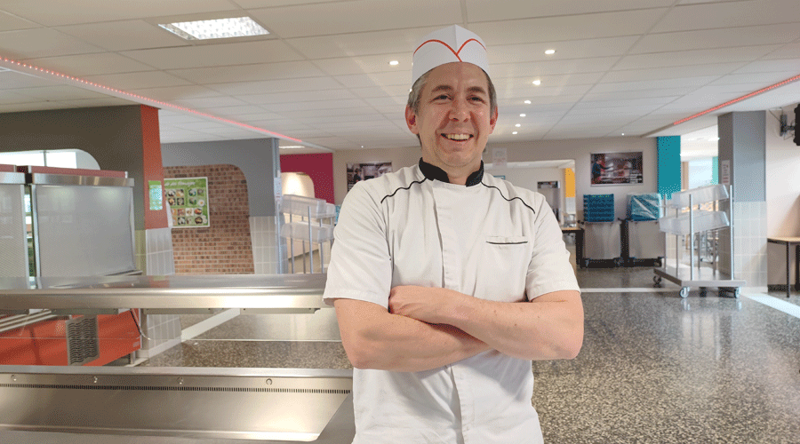 Guillaume Delsaux, cantinier dans un lycée à Bressuire
