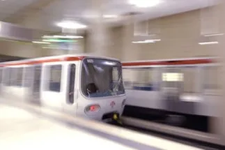 Métro arrive