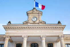 mairie Arcachon drapeau francais fonction publique